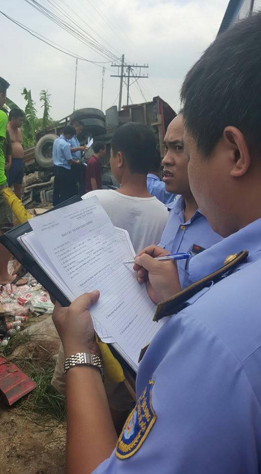 Bất cẩn vượt đường ngang dân sinh, ôtô tải đụng tàu Bắc Nam ảnh 4