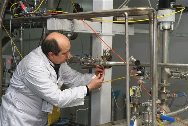 Thành viên Tổ chức năng lượng nguyên tử quốc tế (IAEA) dừng hoạt động làm giàu urani tại cơ sở hạt nhân Natanz của Iran, ngày 20/1/2014. (Ảnh: TTXVN phát) Quan chức Iran: Làm giàu urani ở mức 20% không phải vấn đề mới ảnh 1