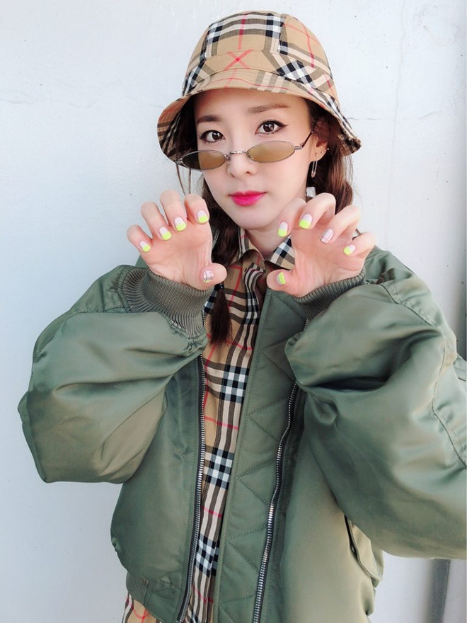 Burberry “hạ gục” dàn sao thế giới với họa tiết kẻ sọc kinh điển ảnh 7