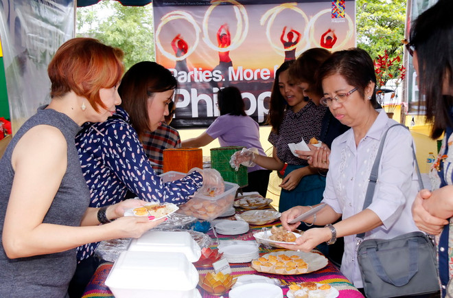 Gian hàng Việt Nam thu hút đông du khách dự Hội chợ ẩm thực ASEAN ảnh 2