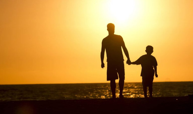 ''Các ông bố ơi, khi con còn bé hãy tranh thủ làm người hùng!'' ảnh 2