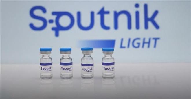 Vaccine Sputnik Light ngừa COVID-19 của Nga. (Ảnh: Reuters/TTXVN) Vaccine Sputnik Light của Nga cho hiệu quả cao ngừa biến thể Delta ảnh 1