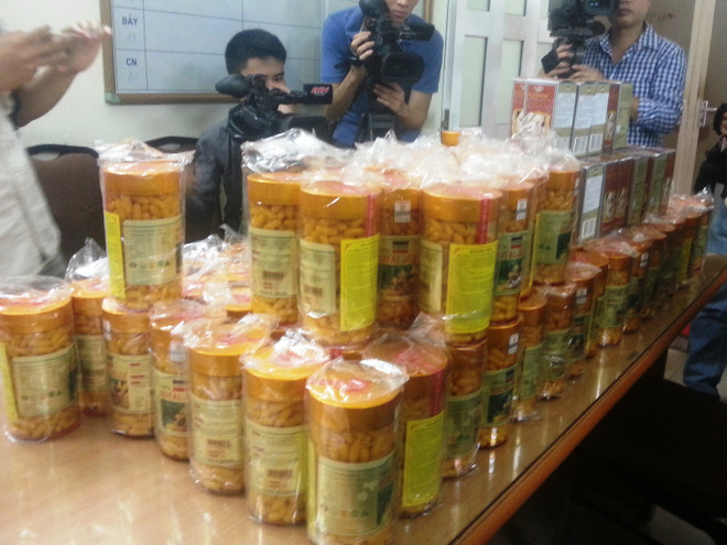 Triệt phá đường dây làm giả gần 20 tấn thực phẩm chức năng giả ảnh 1