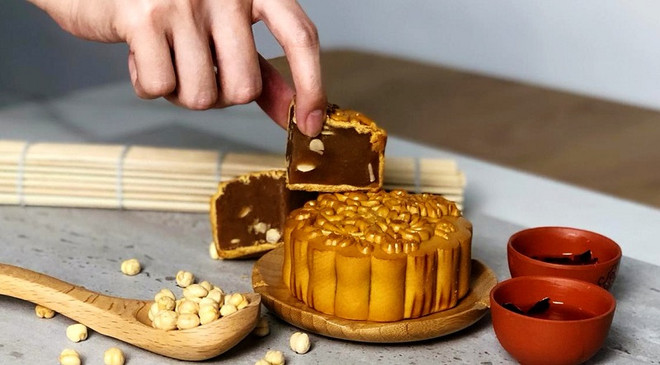 Bạn đã biết cách ăn bánh Trung Thu như thế nào cho đúng? ảnh 2