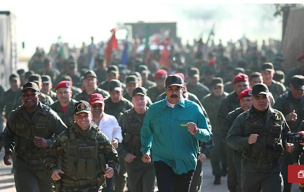 Tổng thống Venezuela Nicolas Maduro thị sát căn cứ quân sự ảnh 1