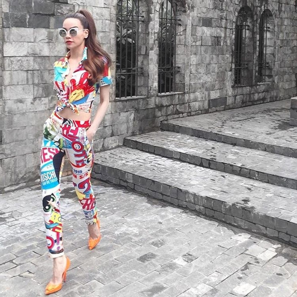 Ngẩn ngơ trước loạt đầm rực rỡ của sao Việt ngày nắng ảnh 1