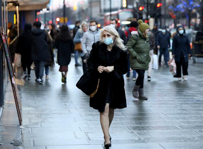 Nhiều quốc gia châu Âu giảm thời gian cách ly phòng dịch COVID-19 ảnh 1