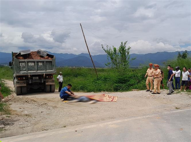 Điện Biên: Ôtô tải va chạm với xe máy điện khiến 2 học sinh tử vong ảnh 1