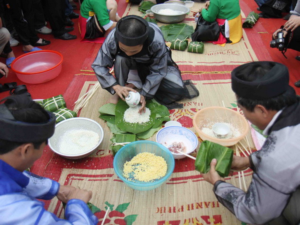 Thi gói bánh chưng tri ân công đức của các Vua Hùng ảnh 1