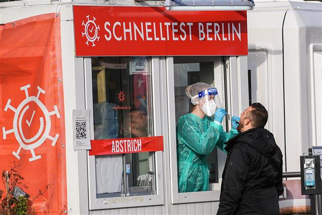 WHO kêu gọi các nước hợp tác chấm dứt đại dịch COVID-19 ảnh 1