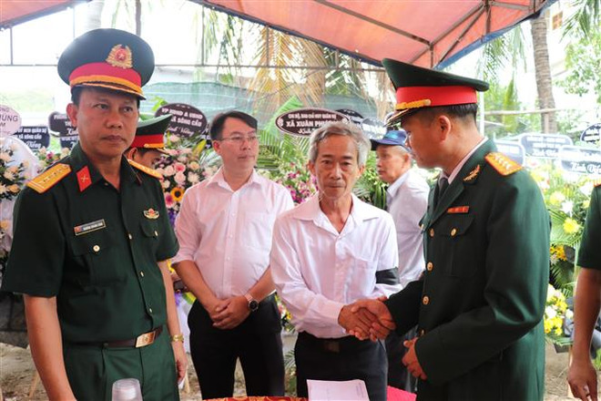 Thực hiện tốt nhất chính sách với gia đình Trung tá hy sinh cứu người ảnh 1