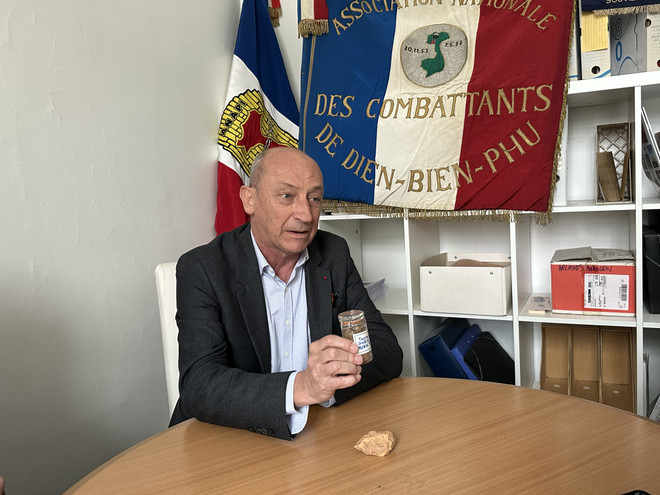 Nắm đất Điện Biên Phủ và tình yêu Việt Nam của những cựu binh Pháp ảnh 1