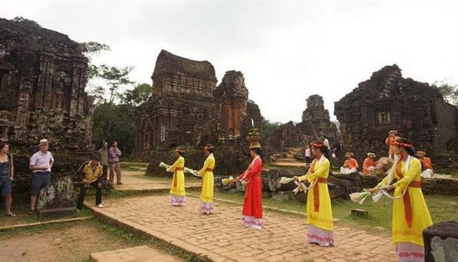 Nhóm tháp K quần thể di sản Mỹ Sơn đón khách tham quan dịp lễ 30/4 ảnh 1