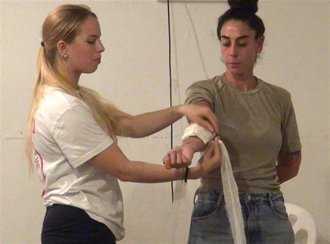 Israel mở lớp hướng dẫn sơ cứu cho người dân trong thời chiến ảnh 1