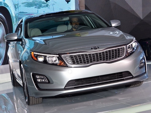 Hãng Kia cách tân mẫu Optima hybrid sedan đời 2014 ảnh 1