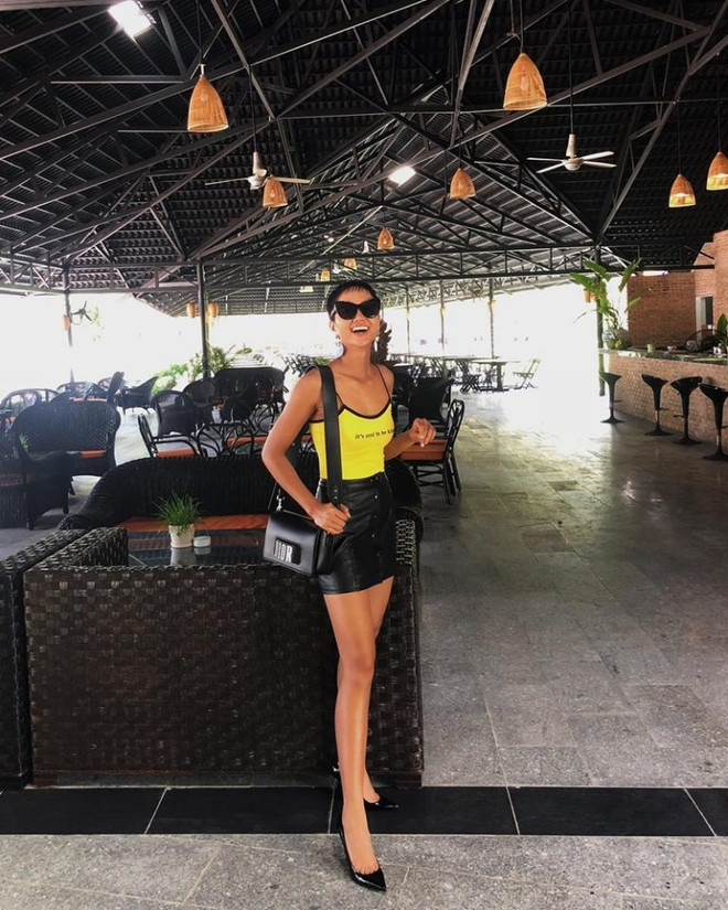 Thanh Hằng, Chi Pu và dàn sao Việt khoe vẻ ngọt ngào với váy áo rực rỡ ảnh 10