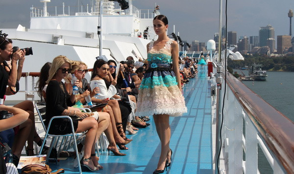 Người mẫu gốc Việt biến tàu khổng lồ thành sàn diễn ở Sydney ảnh 8