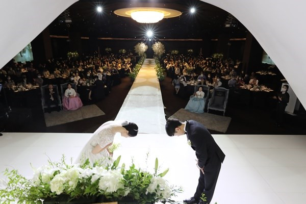 Một đám cưới ở Hàn Quốc. (Nguồn: Yonhap) Số thanh niên Hàn Quốc suy nghĩ tích cực về kết hôn giảm mạnh ảnh 1