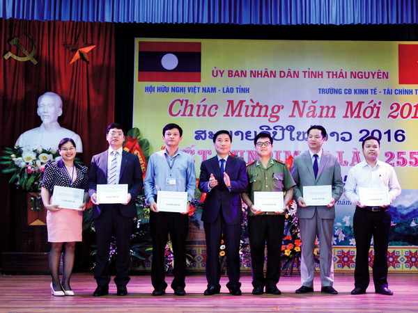 Tổ chức đón Tết Bunpimay cho sinh viên Lào tại Việt Nam ảnh 2