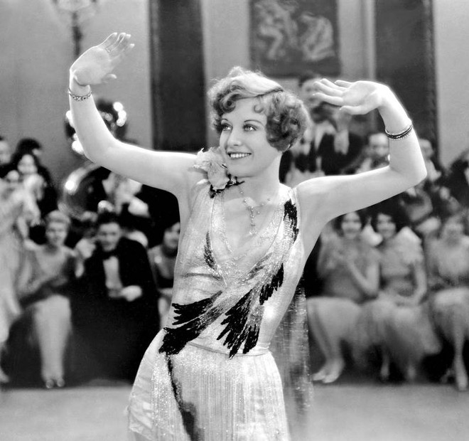 Sở thích làm đẹp của phụ nữ thay đổi thế nào trong 100 năm qua? ảnh 2