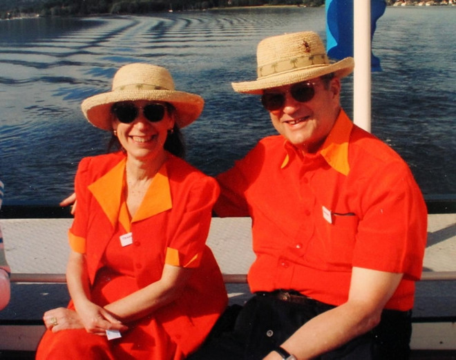 Giữ tình nồng trong suốt cuộc hôn nhân qua những bộ đồ đôi ảnh 6