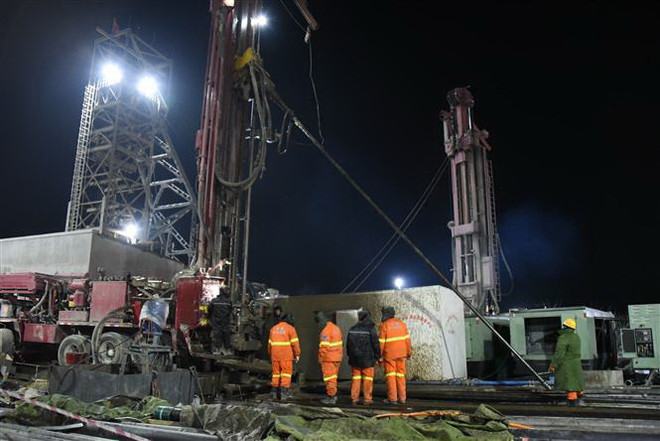 Trung Quốc nỗ lực giải cứu thợ mỏ mắc kẹt sau vụ sập mỏ vàng ảnh 1