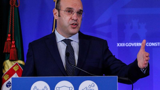Bộ trưởng Kinh tế Bồ Đào Nha dương tính với virus SARS-CoV-2 ảnh 1
