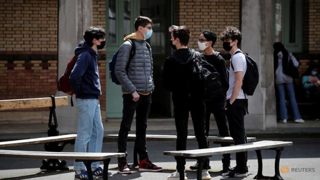 "Lá chắn" ứng phó với làn sóng dịch bệnh COVID-19 mới ở Pháp ảnh 2