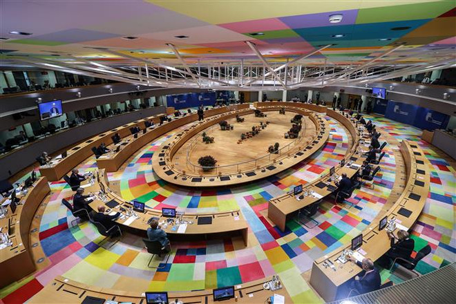 Toàn cảnh Hội nghị thượng đỉnh Liên minh châu Âu (EU) ở Brussels, Bỉ ngày 15/10/2020. (Ảnh: AFP/TTXVN) Báo chí châu Âu: Điểm nhấn COVID-19 tại Hội nghị thượng đỉnh EU ảnh 1