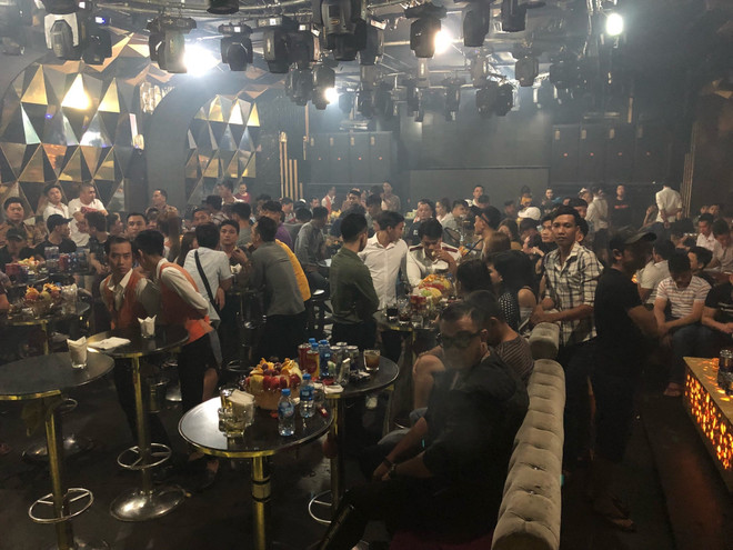 TP. HCM kiểm tra quán bar, phát hiện gần 100 người sử dụng ma túy ảnh 1