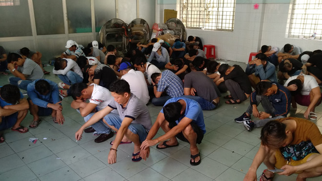 TP. HCM kiểm tra quán bar, phát hiện gần 100 người sử dụng ma túy ảnh 2