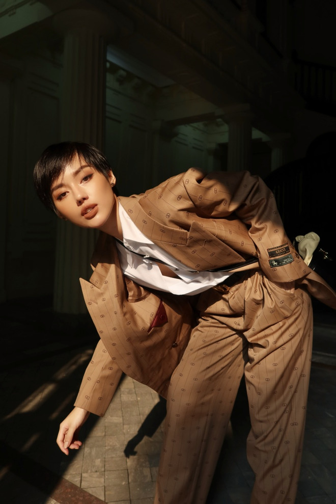 Fashionista Việt đồng loạt lên đồ xuống phố cực chất và sang chảnh ảnh 7