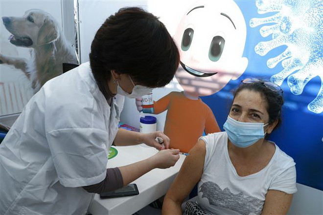 COVID-19: Philippines, Kazakhstan, Ukraine ghi nhận thêm "kỷ lục buồn" ảnh 2