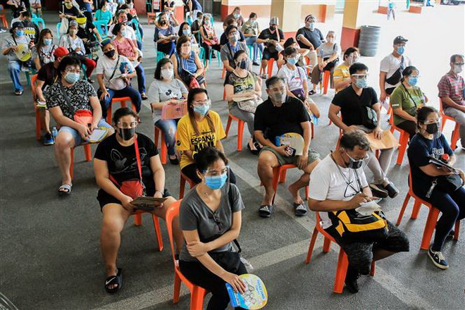 COVID-19: Philippines, Kazakhstan, Ukraine ghi nhận thêm "kỷ lục buồn" ảnh 1