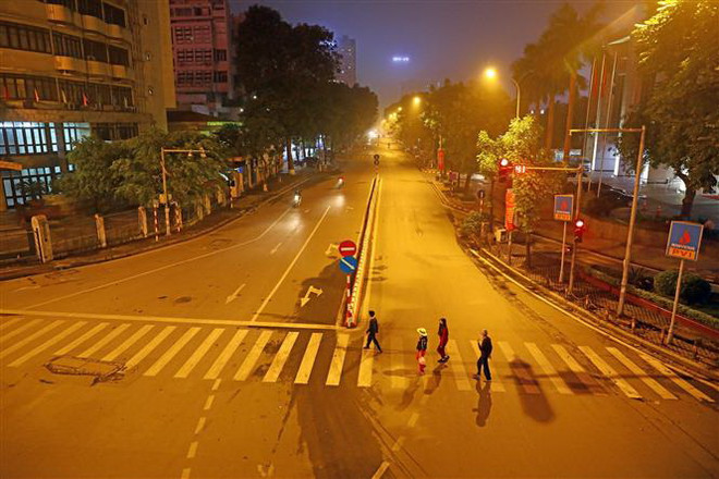 Tiếp tục thực hiện nghiêm “cách ly xã hội” nhằm ngăn chặn sự lây nhiễm ảnh 2