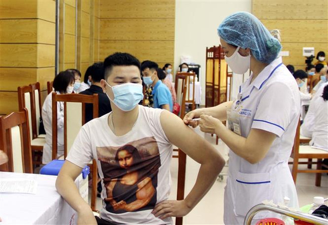 Tiêm vaccine phòng COVID-19 đảm bảo an toàn tại nhiều địa phương ảnh 2