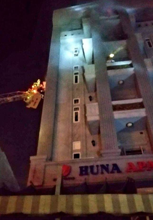 Cháy chung cư ở TP. HCM, giải cứu thành công 24 người bị mắc kẹt ảnh 1