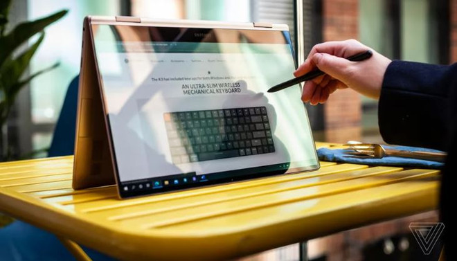 Samsung lần đầu ra mẫu laptop mới mỏng và nhẹ ở quy mô toàn cầu ảnh 1
