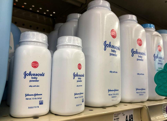 Reuters: Phấn rôm Johnson & Johnson có chất amiăng gây ung thư ảnh 1