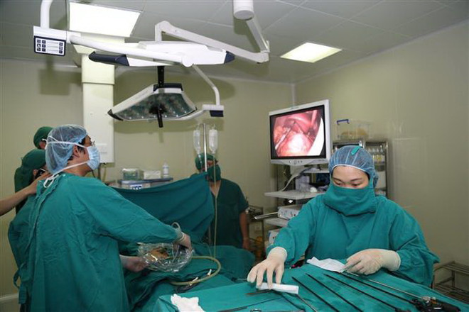 Cứu sống bệnh nhân viêm ruột thừa cấp có phủ tạng đảo ngược hoàn toàn ảnh 1