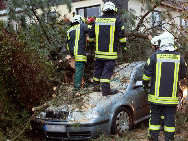 Cơn bão Hewart tràn vào Trung Âu làm 7 người thiệt mạng ảnh 1