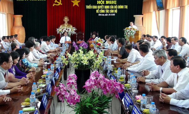 Triển khai quyết định của Bộ Chính trị về công tác cán bộ Long An ảnh 1