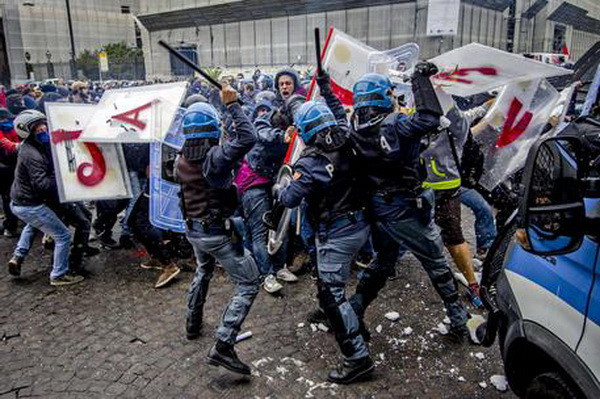 Italy: Biểu tình chống cải cách giáo dục trở thành các vụ xô xát ảnh 1