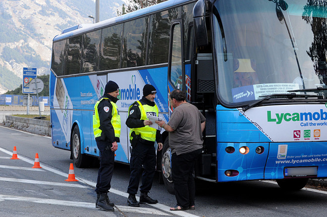 Báo Serbia công bố danh tính kẻ tình nghi tổ chức khủng bố ở Paris ảnh 1
