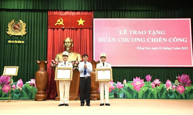 Trao thưởng cho tập thể, cá nhân vụ triệt phá buôn lậu xăng ở Đồng Nai ảnh 2