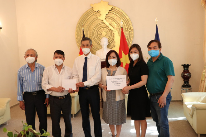 Cộng đồng người Việt tại Đức quyên góp ủng hộ quỹ vaccine trong nước ảnh 1