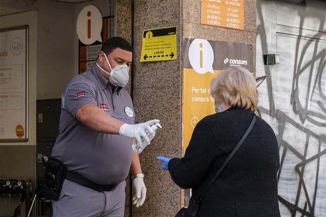 Diễn biến đến 17h ngày 15/5: Nước đầu tiên thuộc EU tuyên bố hết dịch ảnh 1