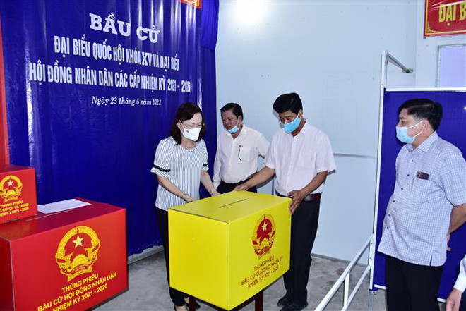 Kiểm tra công tác chuẩn bị tại các điểm bầu cử trên địa bàn tỉnh Bạc Liêu. (Ảnh: Chanh Đa/TTXVN) Kịp thời xử lý tình huống đặc biệt có thể phát sinh trong bầu cử ảnh 1