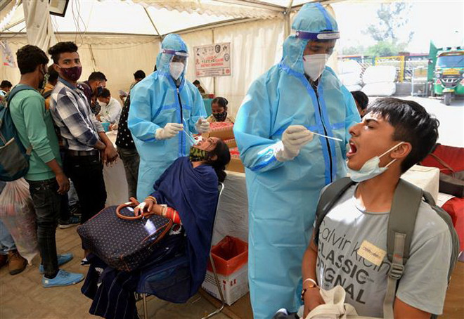 Ấn Độ trước sức ép lớn từ làn sóng lây nhiễm COVID-19 thứ hai ảnh 1