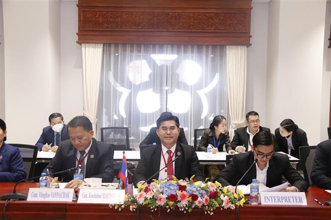Ông Keochaleun Xiayingyang, Phó chủ nhiệm Ủy ban Dân tộc, đại biểu Quốc hội khu vực 9 tỉnh Xiengkhouang phát biểu. (Ảnh: Đỗ Bá Thành/TTXVN) Tăng cường giao lưu hợp tác giữa Đại biểu Quốc hội Trẻ Việt Nam và Lào ảnh 3